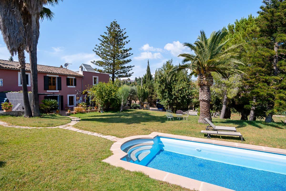 CHARMING FINCA DIVIDED IN SEVERAL PROPERTIES LOCATED A FEW MINUTES FROM PALMA