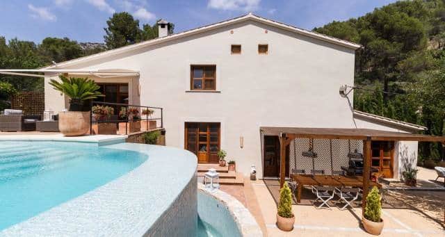 Wunderschön renovierte Finca mit Pool und Garten in Calvià zu verkaufen