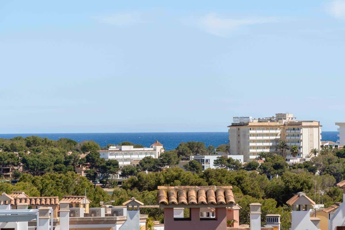 Modern 2 Bedroom Apartment with Pool and roof Terrace in Portocolom Gated Community