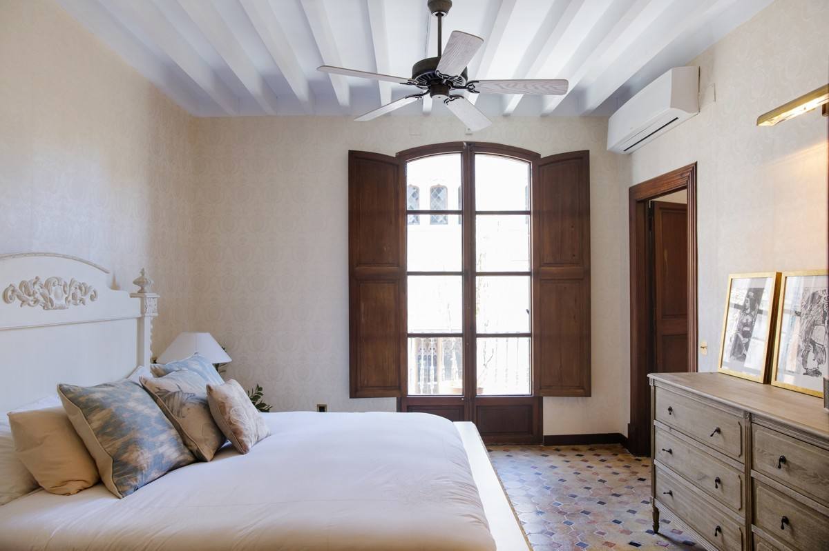 REFORMED PALACE IN THE OLDTOWN OF PALMA WITH THREE INDIVIDUAL FLATS AND INCREDIBLE VIEWS