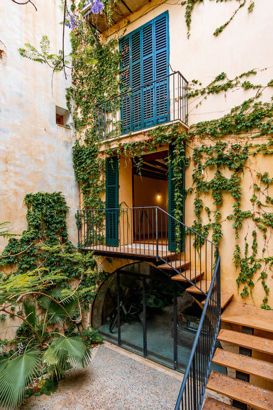 ROMANTIC APARTMENT IN THE OLD TOWN WITH PATIO