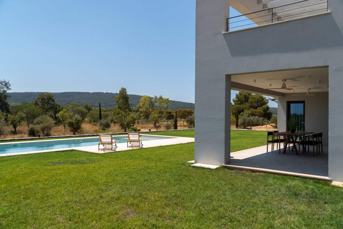 STUNNING NEWLY BUILT FINCA ON THE OUTSKIRTS OF SANTA MARIA WITH MOUNTAIN VIEWS