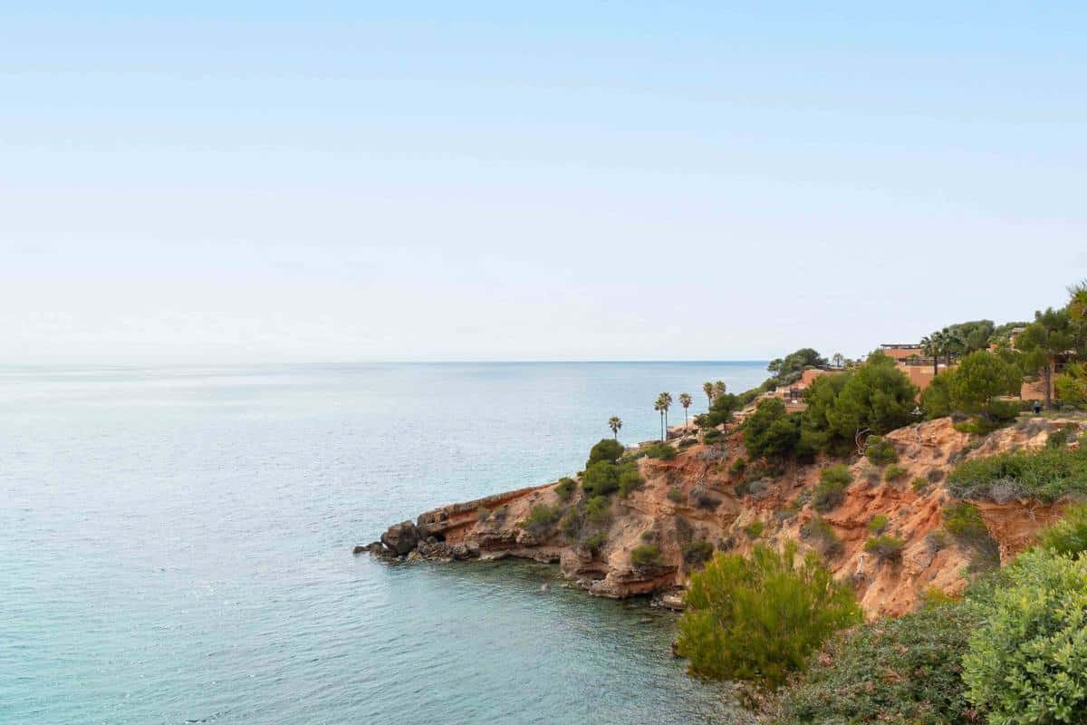 Magnífica casa en primera linea al mar , jardín privado de 200 metros. y piscina en Santa Ponsa