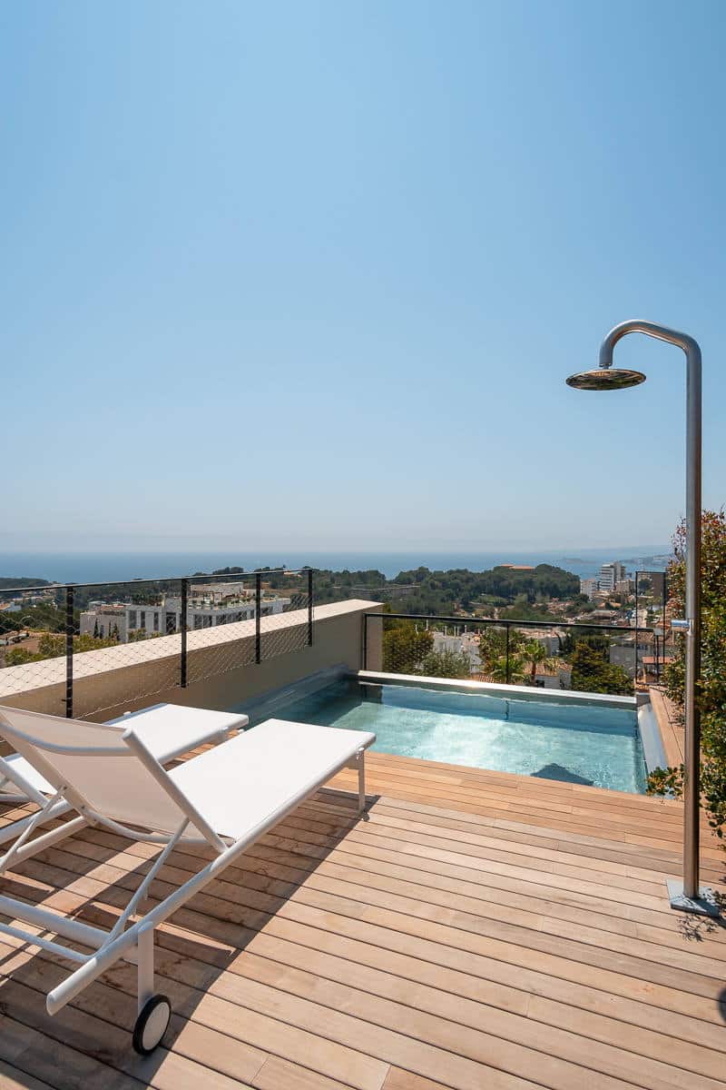 NEWLY BUILT DUPLEX PENTHOUSE WITH PRIVATE POOL AND SEA VIEWS