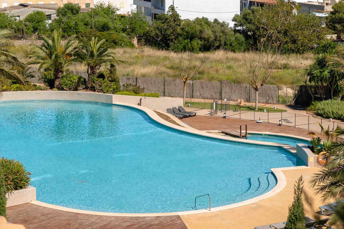 Modern 2 Bedroom Apartment with Pool & roof Terrace in Portocolom Gated Community