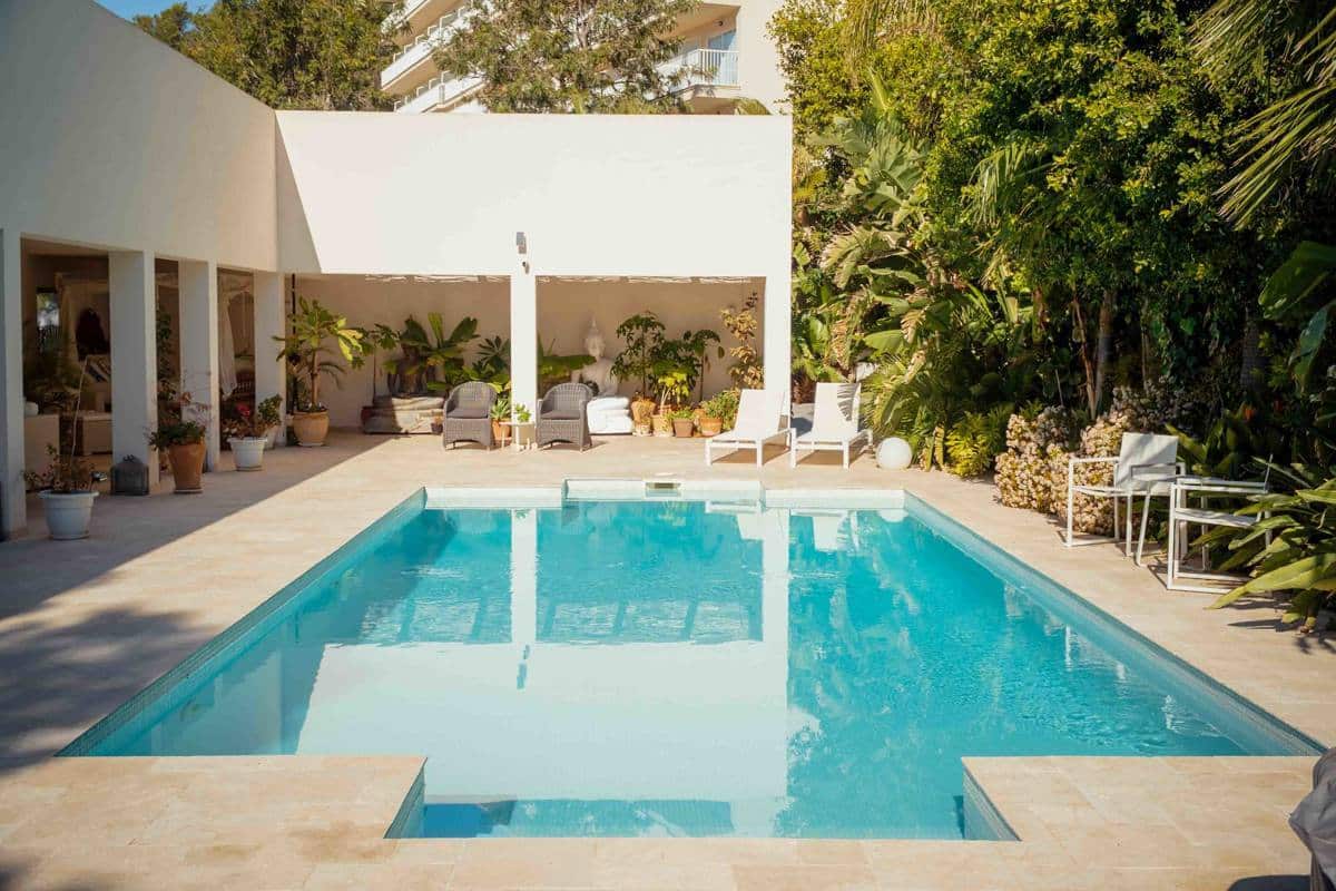 LUXURY VILLA IN BENDINAT WITHIN WALKING DISTANCE TO THE BEACH WITH POOL AND SEA VIEWS