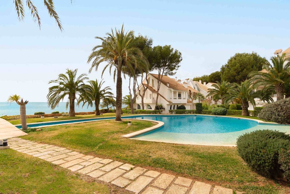 Wunderschönes Haus in erster Meereslinie, 200qm privatem Garten  und Pool in Santa Ponsa