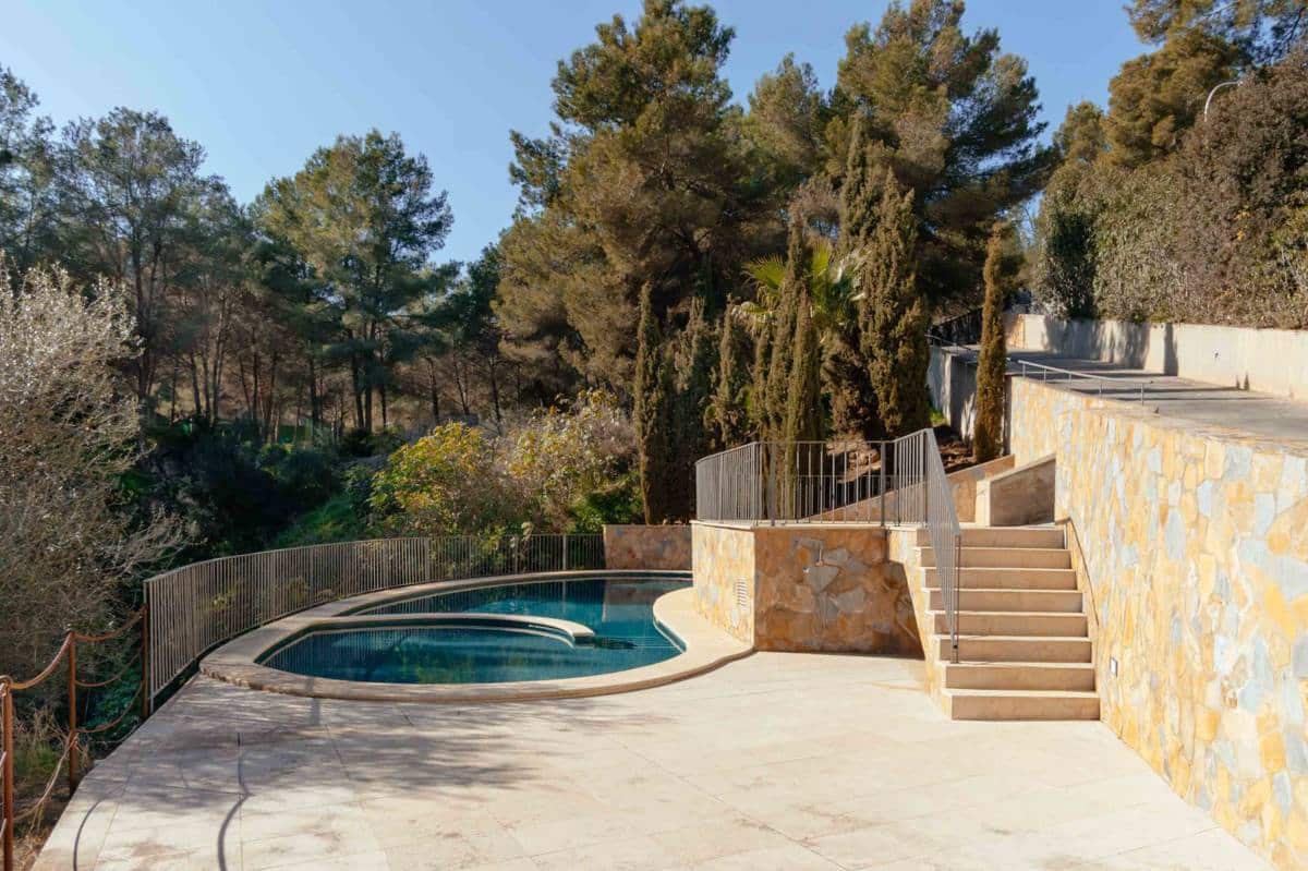 Luminoso y moderno apartamento en Cas Català con vistas panorámicas, 2 piscinas y 2 parkings