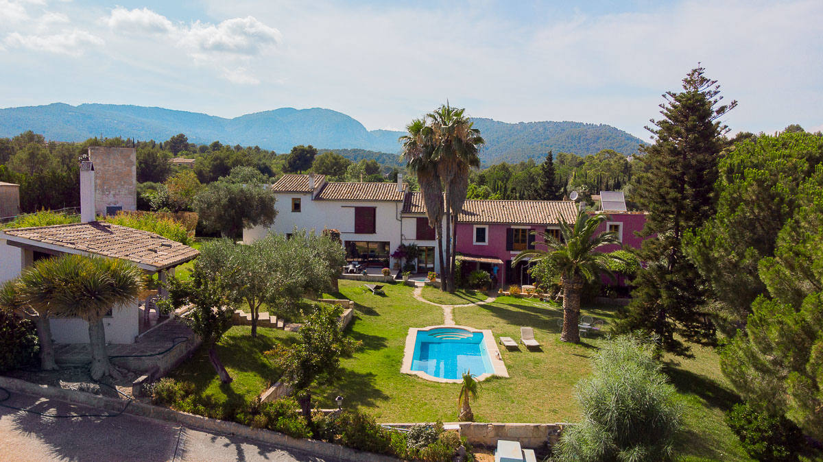 CHARMING FINCA DIVIDED IN SEVERAL PROPERTIES LOCATED A FEW MINUTES FROM PALMA