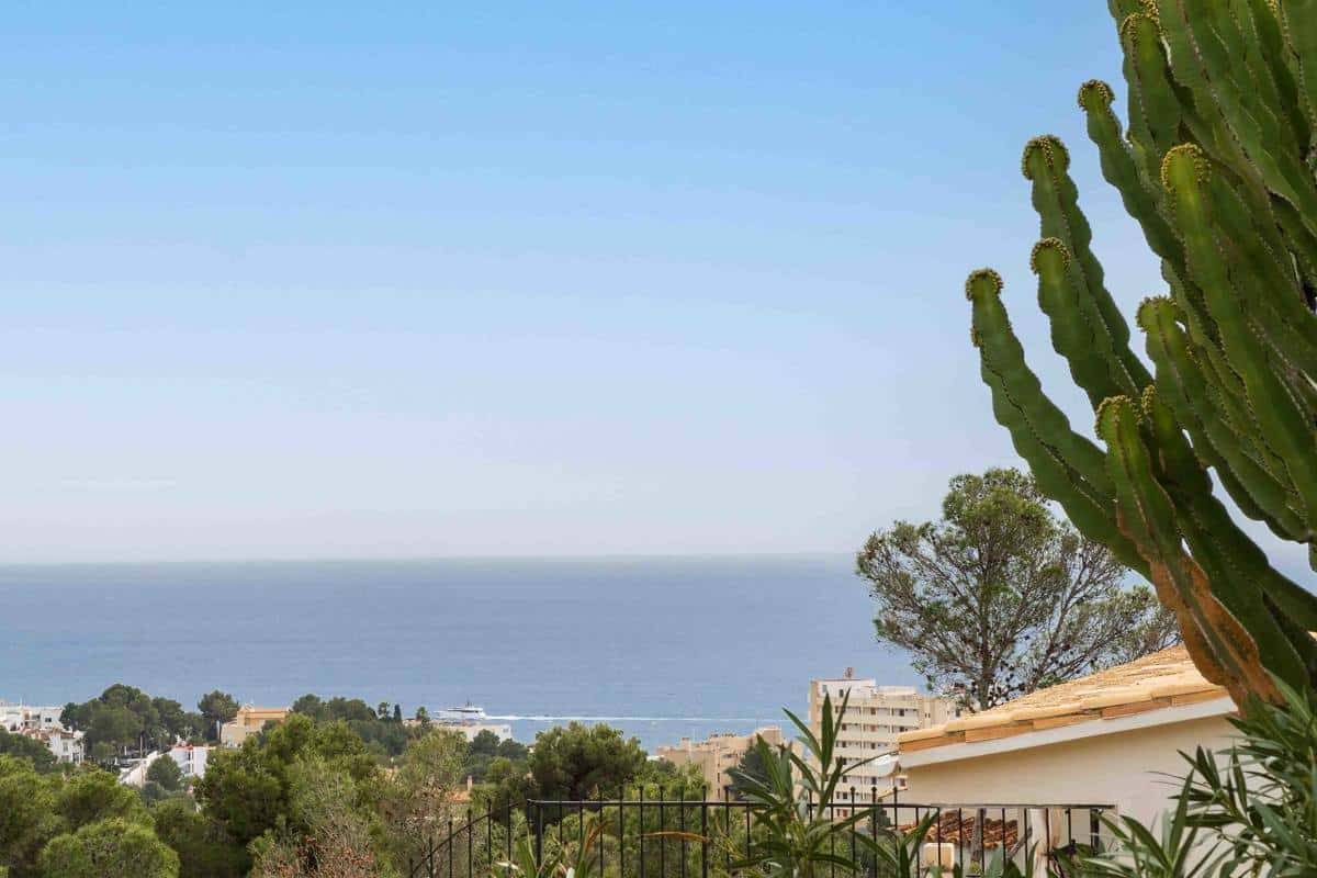 Lujosa villa de estilo mediterráneo en Costa d’en Blanes con impresionantes vistas al mar