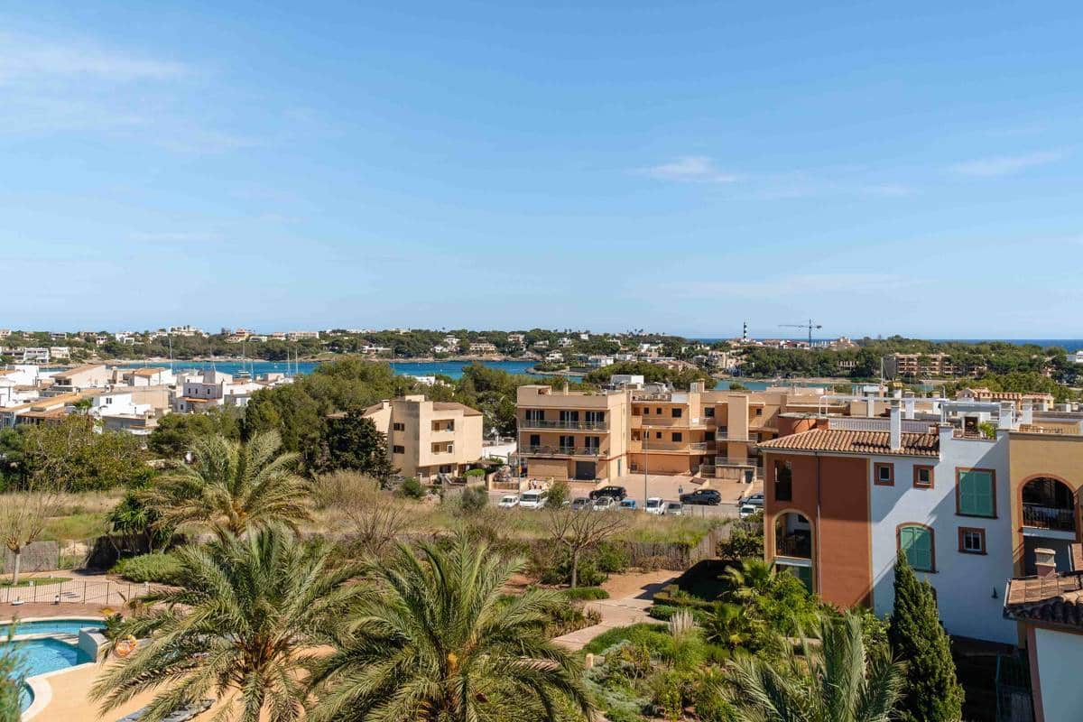 Modern 2 Bedroom Apartment with Pool and roof Terrace in Portocolom Gated Community