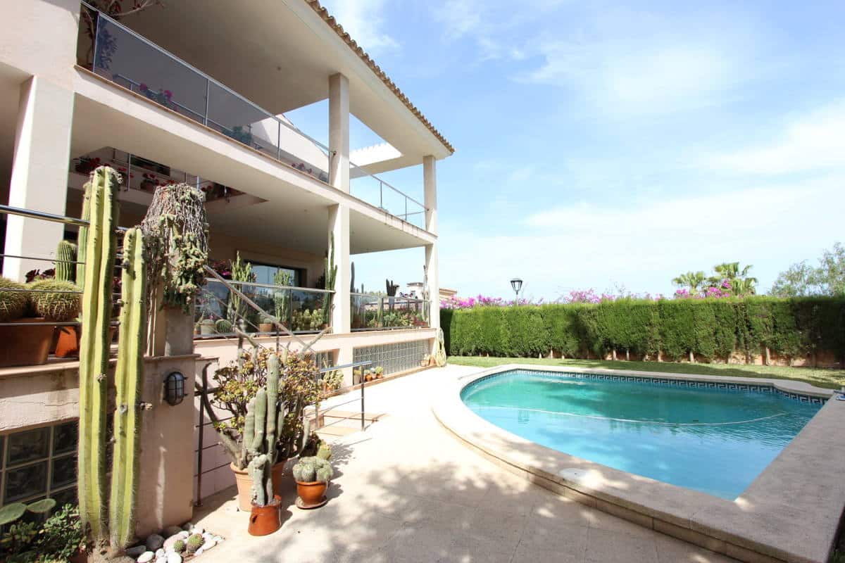 DETACHED HOUSE IN SON ARMADAMS WITH SWIMMING POOL