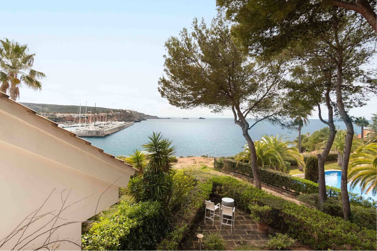 Stunning house first line to sea , 200sqm private garden and pool  in Santa Ponsa