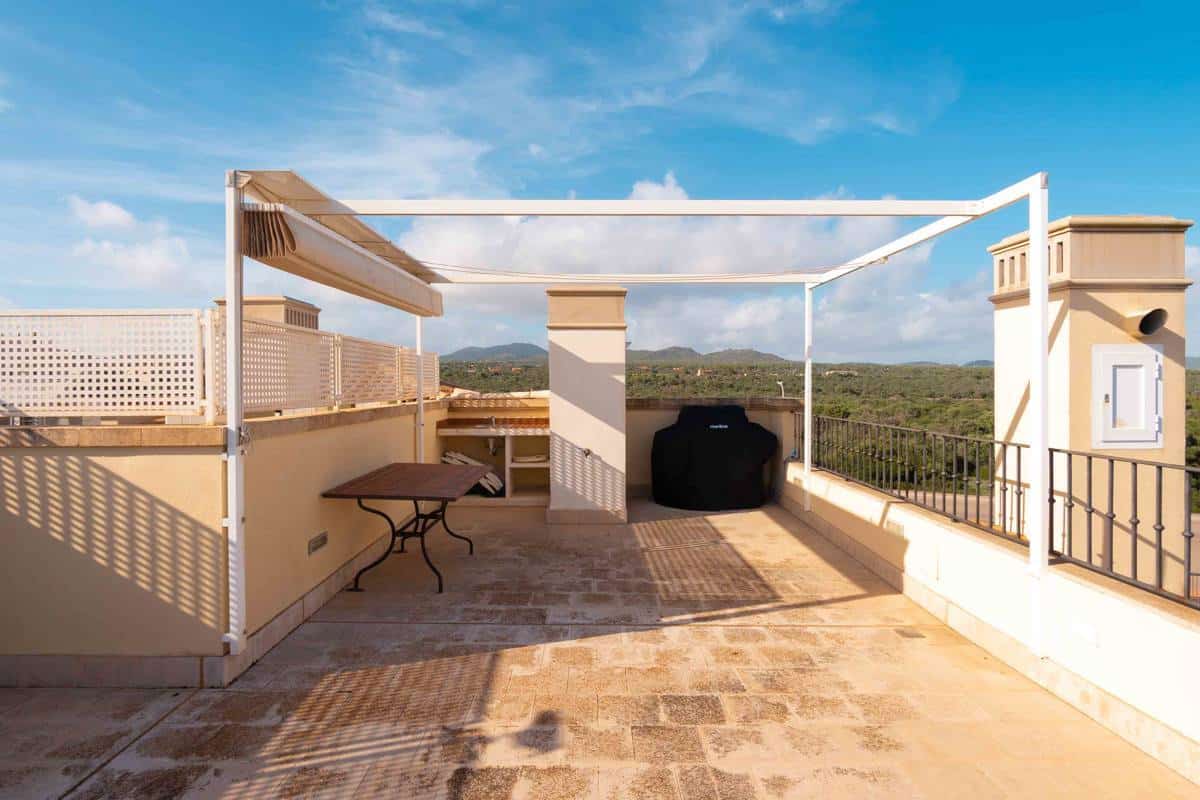 Charming apartment with private rooftop terrace in Portocolom