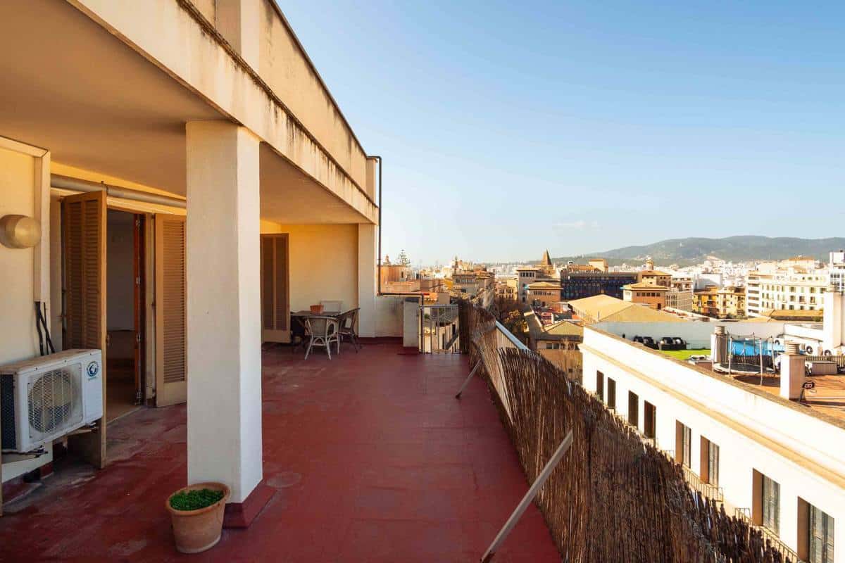 Incredible investment opportunity! 3 apartments with terrace in the heart of Palma