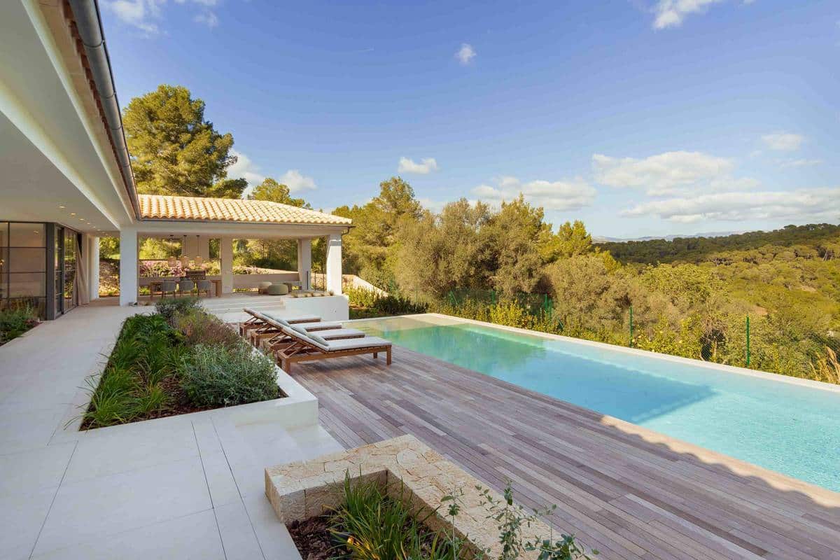 Brand new luxury villa on top of the Bonanova hill with views to the Belvere Castle