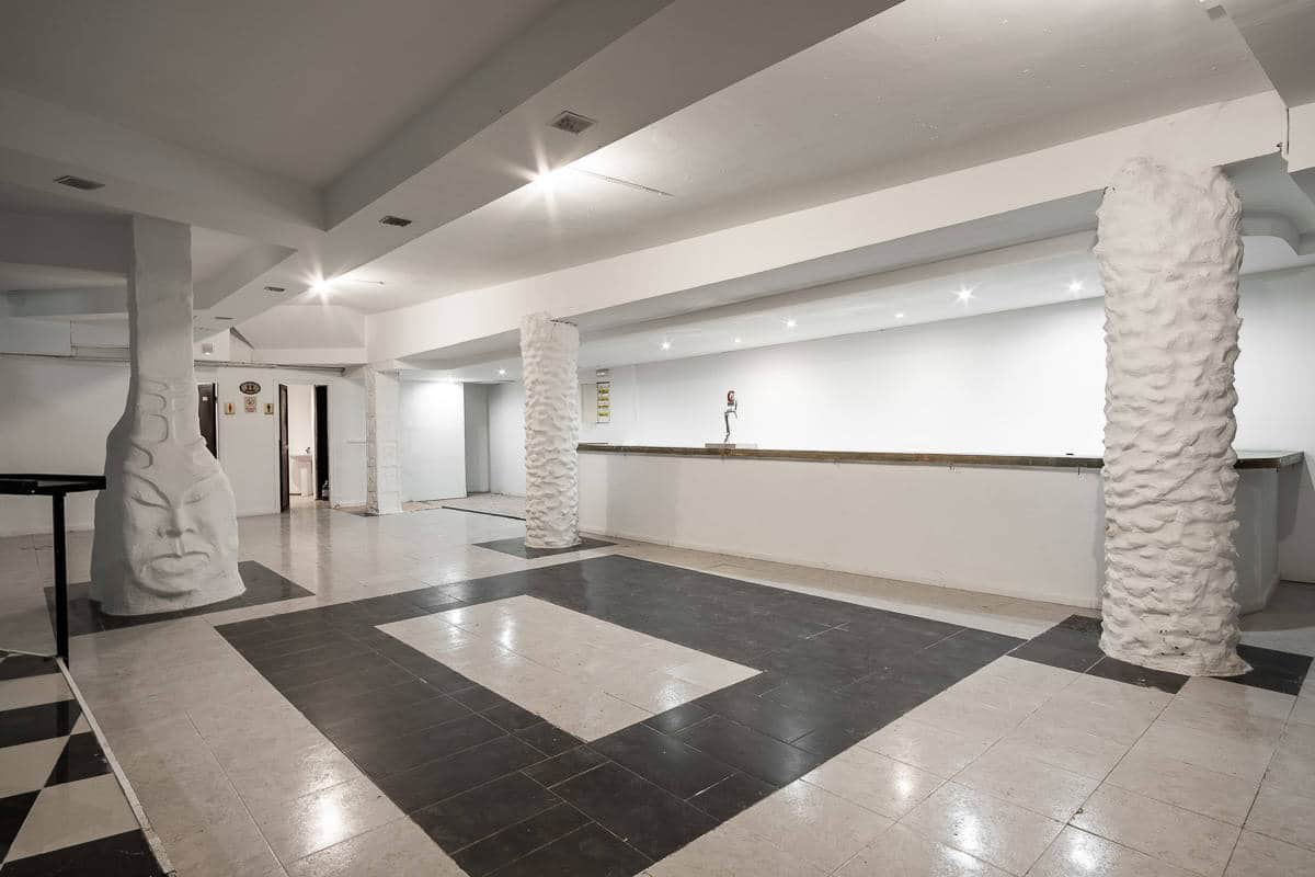 COMMERCIAL PREMISES ON GROUND FLOOR WITH TERRACE  BAR IN BASEMENT