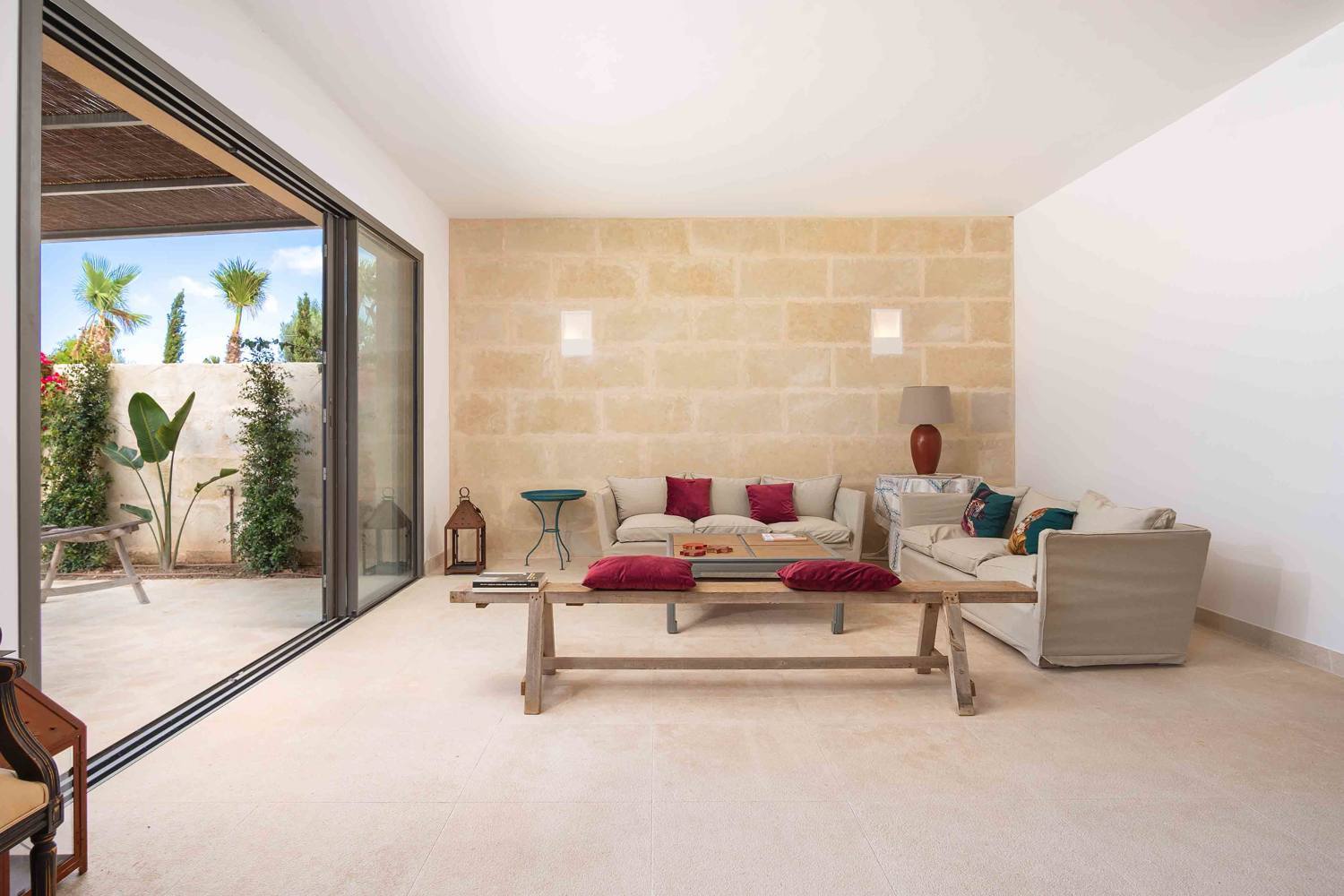 Lujoso adosado de nueva construcción de 4 dormitorios con piscina y jardín en Ses Salines