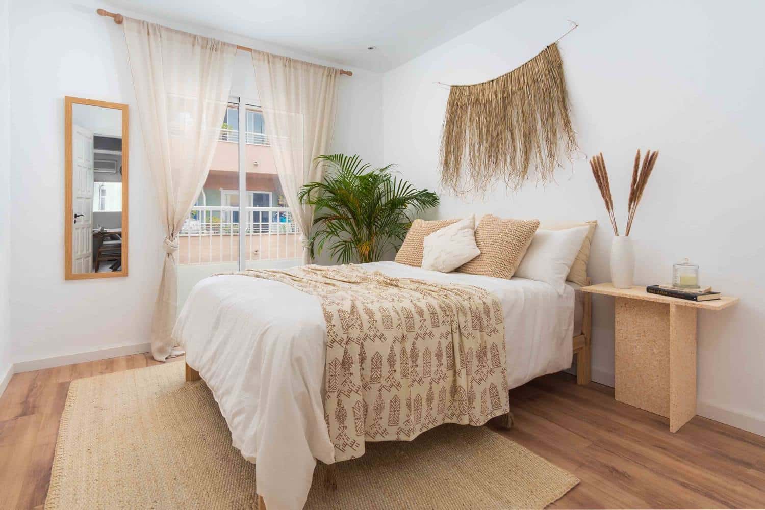 Elegantemente amueblado y renovado apartamento de 3 dormitorios cerca de Santa Catalina