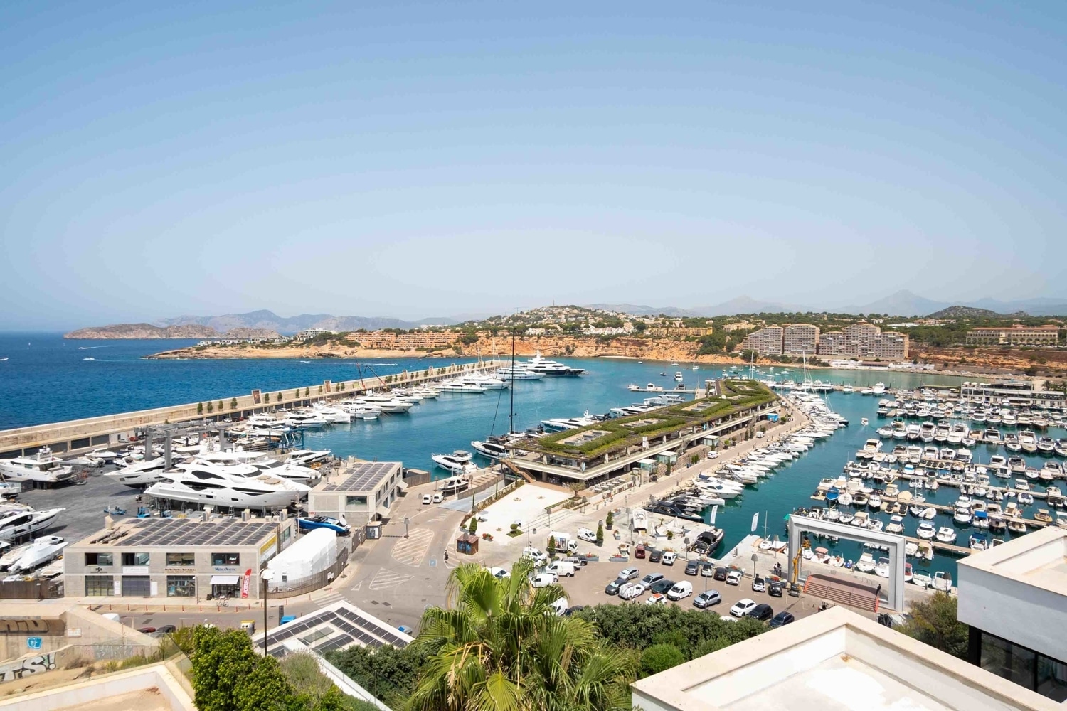 First-line new build villa with captivating views of the prestigious Port of Port Adriano