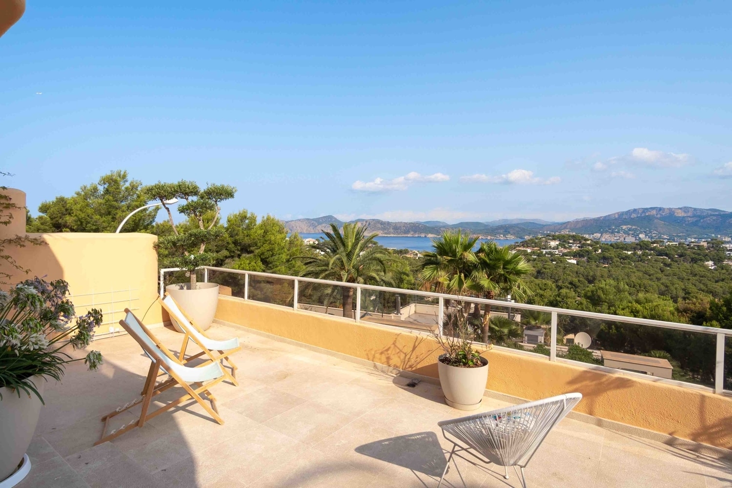 Welcoming Duplex With Large terrace and Incredible Views to the Sea