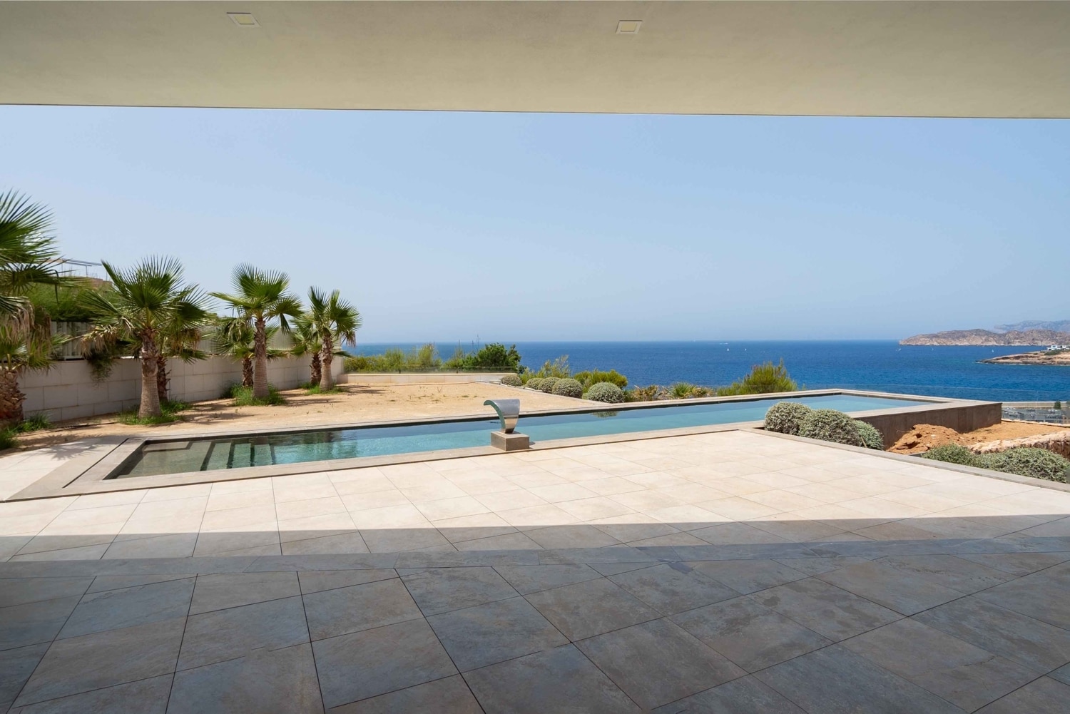 First-line new build villa with captivating views of the prestigious Port of Port Adriano