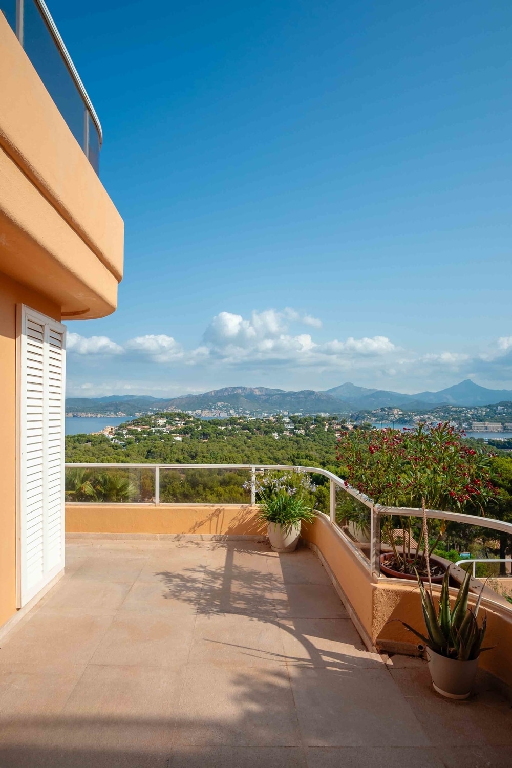 Welcoming Duplex With Large terrace and Incredible Views to the Sea