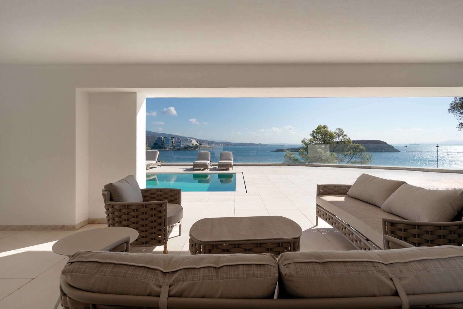 Super Villa de primera línea en Cala Vinyes con impresionantes vistas al mar