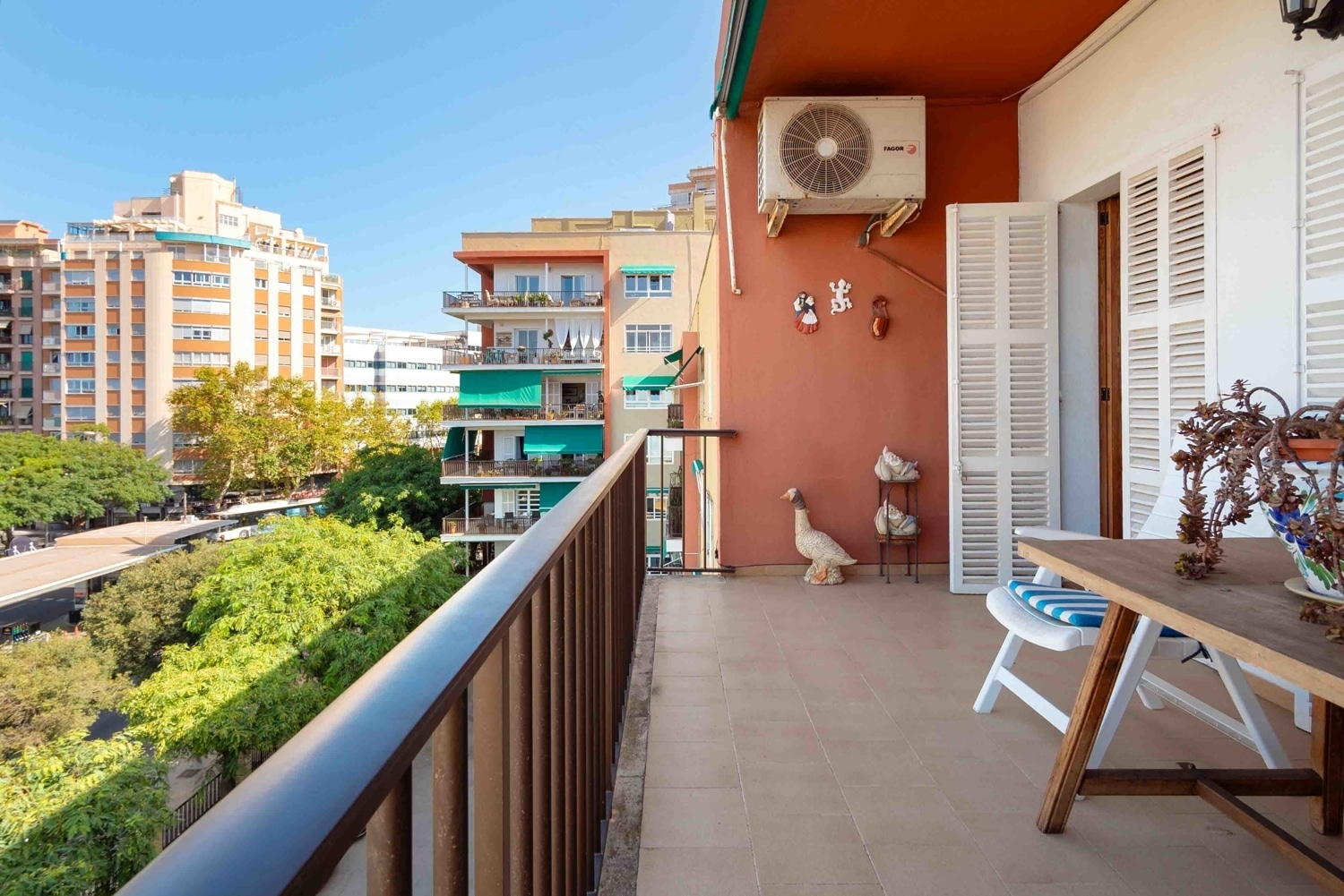 OPPORTUNITY! Spacious penthouse in front of Parc de la Mar with sea views in Palma de Mallorca