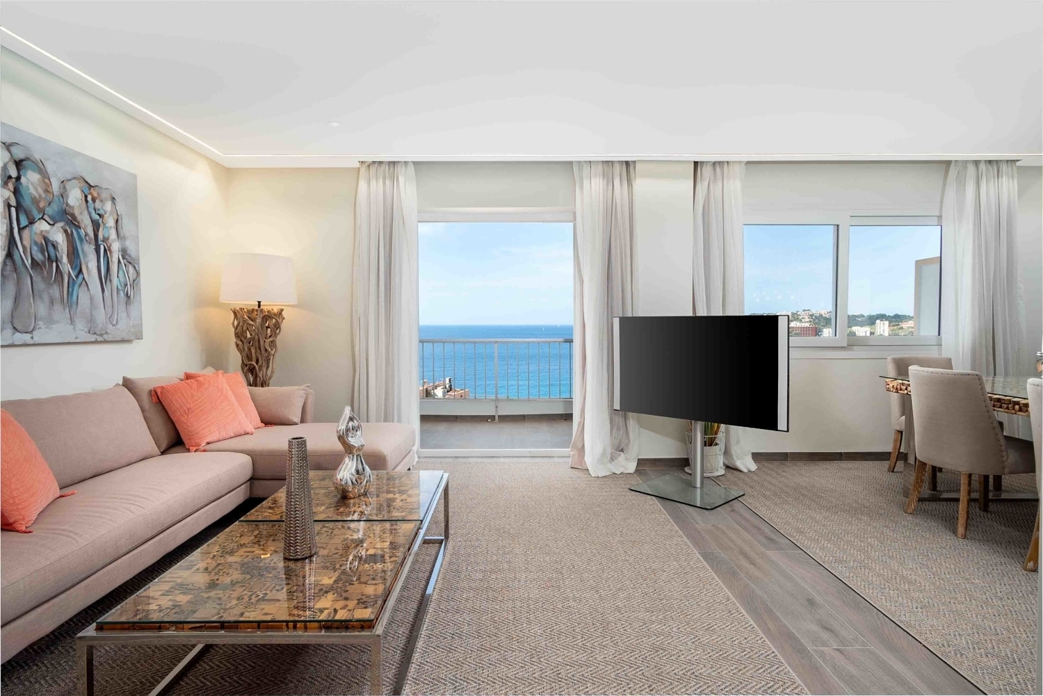 Impresionante piso de 4 dormitorios con vistas al mar – Cala Mayor