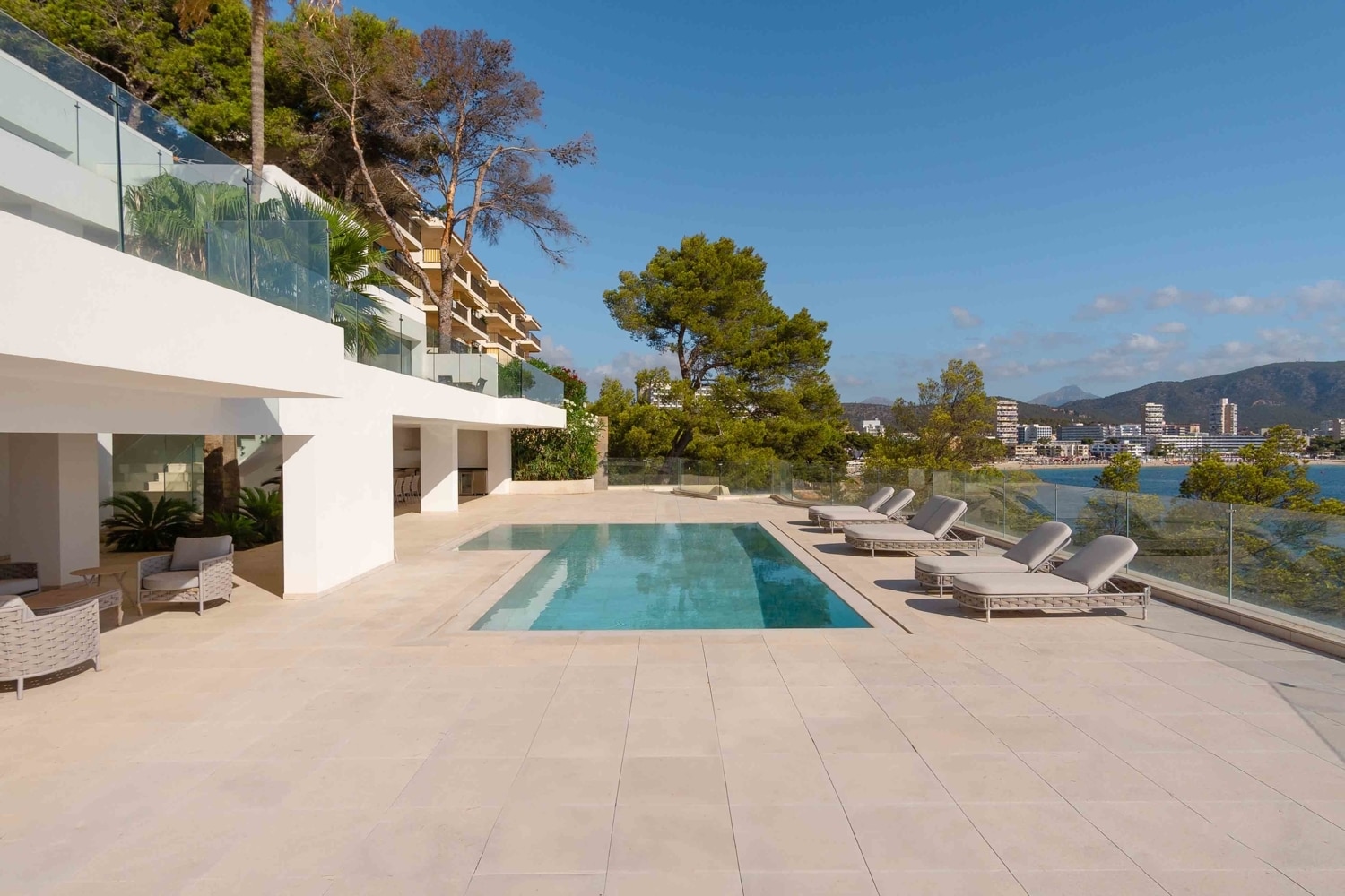 Moderne Villa in erster Meereslinie – Cala Vinyes