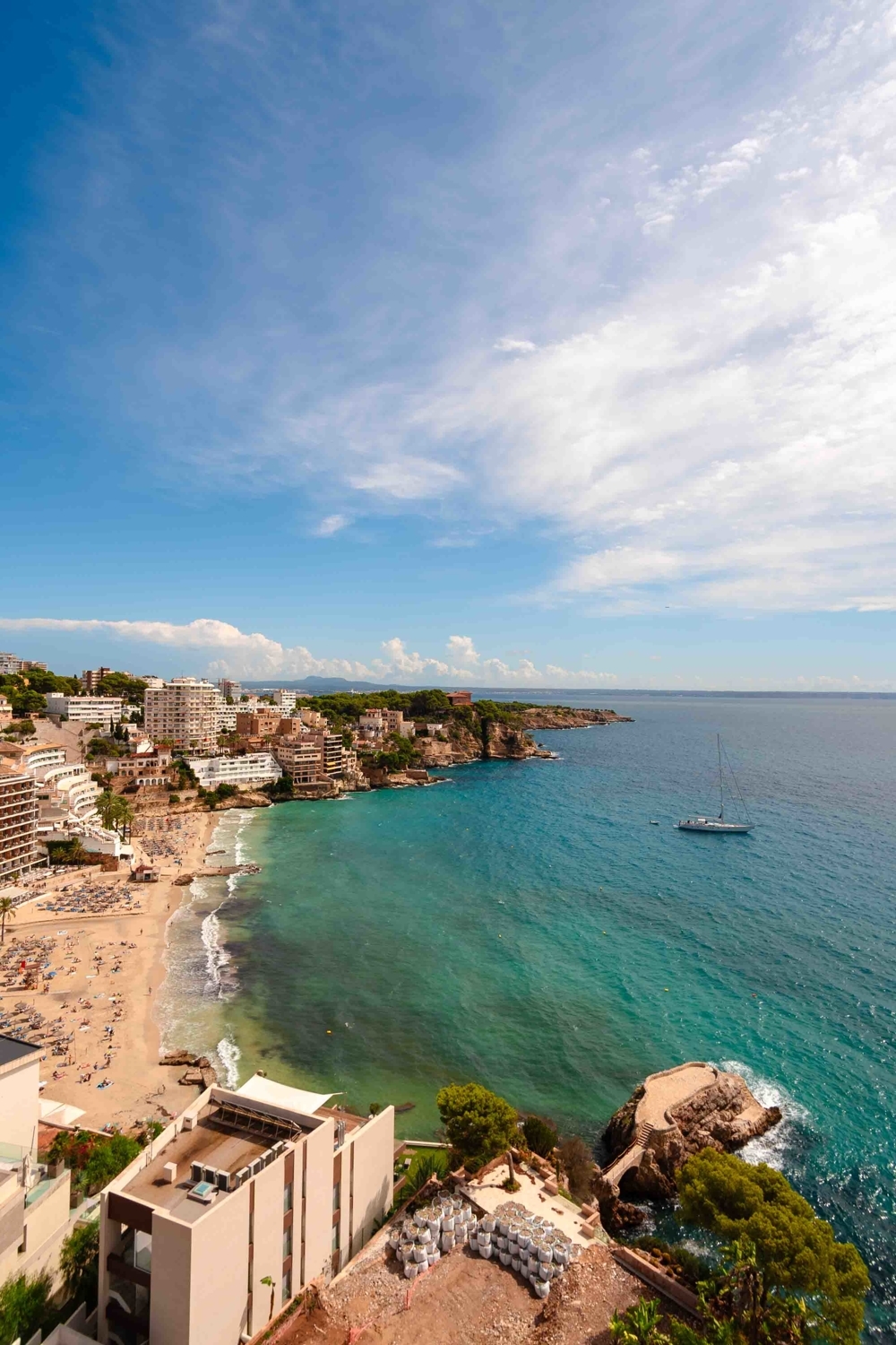 STUNNING SEASIDE APARTMENT WITH SPECTACULAR VIEWS IN PRIME LOCATION AT CALA MAYOR