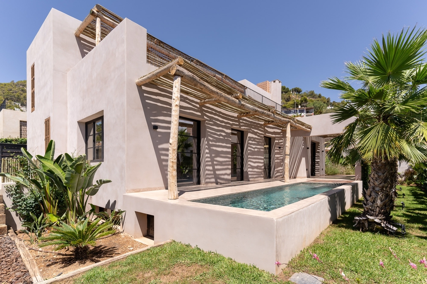 Increíble nueva construcción “Passivhaus” en Génova con vistas al mar y piscina