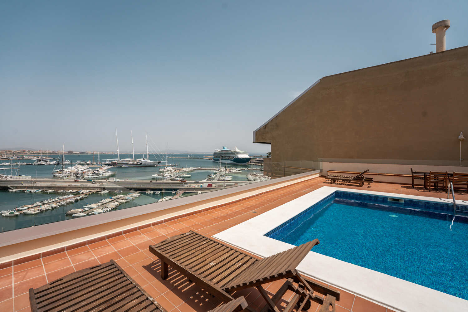 Renoviertes Penthouse mit privater Terrasse, Pool und Hafenblick in Palma