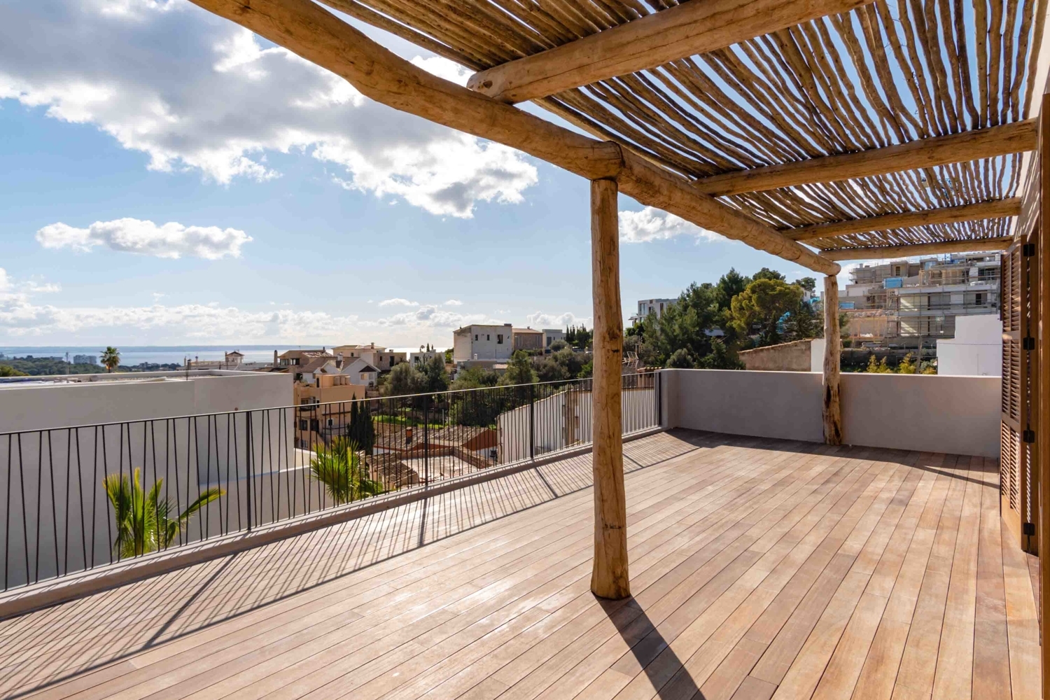 Erstaunlicher Neubau eines Passivhauses in Genova mit Meerblick und Pool