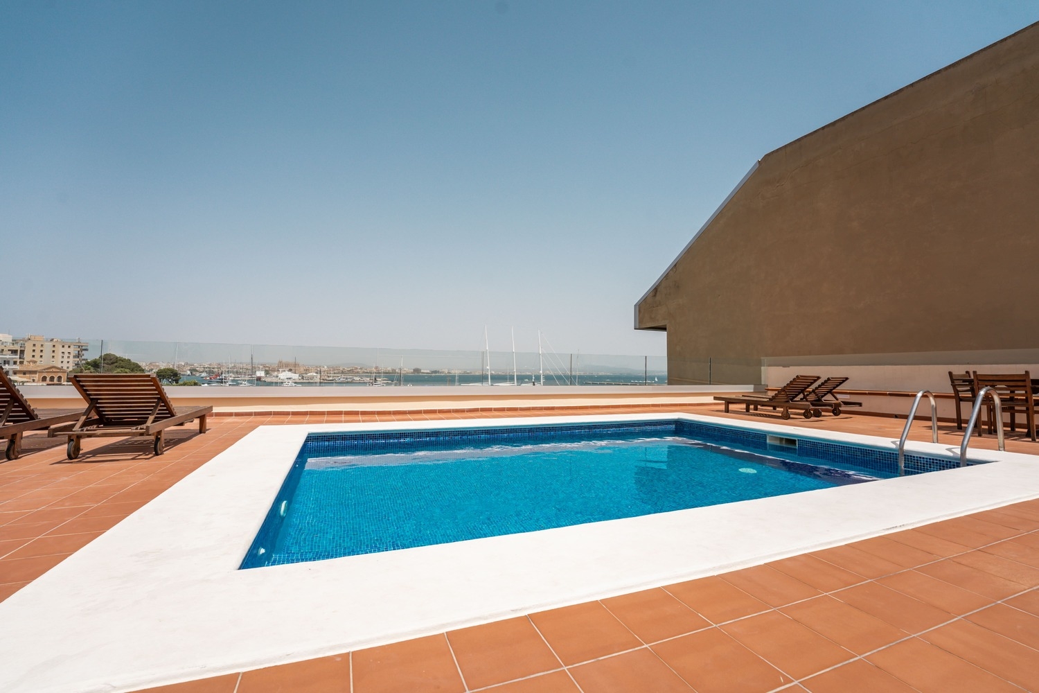 Renoviertes Penthouse mit privater Terrasse, Pool und Hafenblick in Palma