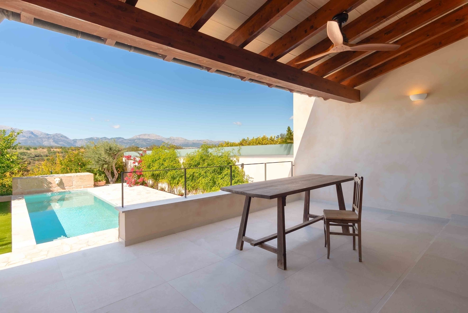 Exquisite renovated townhouse with pool and mountain views in Llubí
