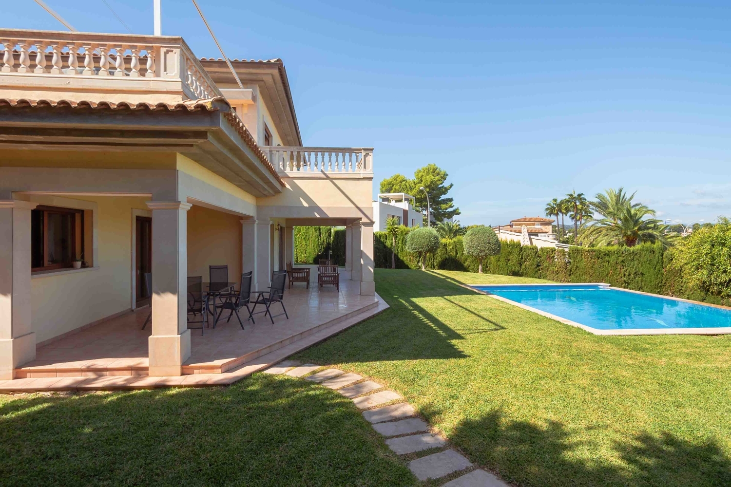 Charming VILLA wiith Infinity Pool and SEAVIEWS comes with a HOLIDAY RENTAL LICENSE in SANTA PONSA