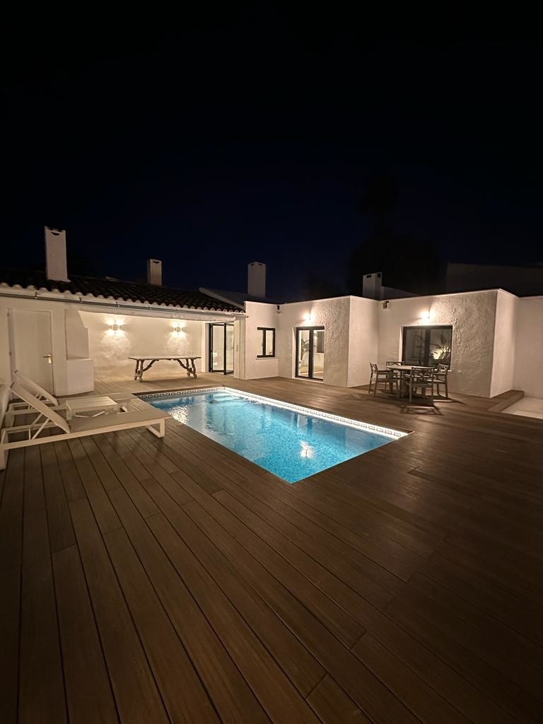 Casa de estilo ibicenco recientemente reformada con piscina en Sol de Mallorca