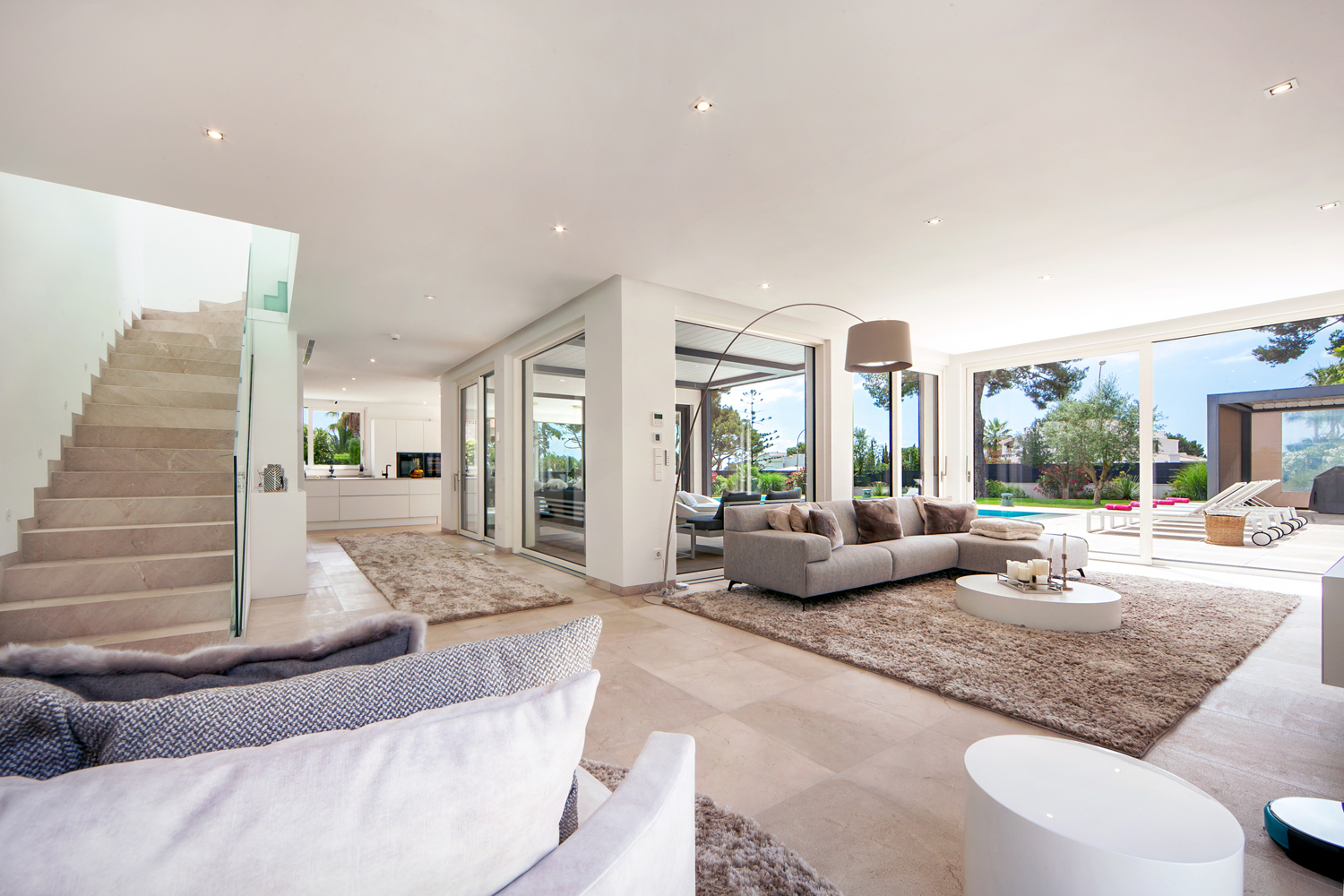 Atemberaubende moderne Villa in Sol de Mallorca mit Pool und Gästeapartment