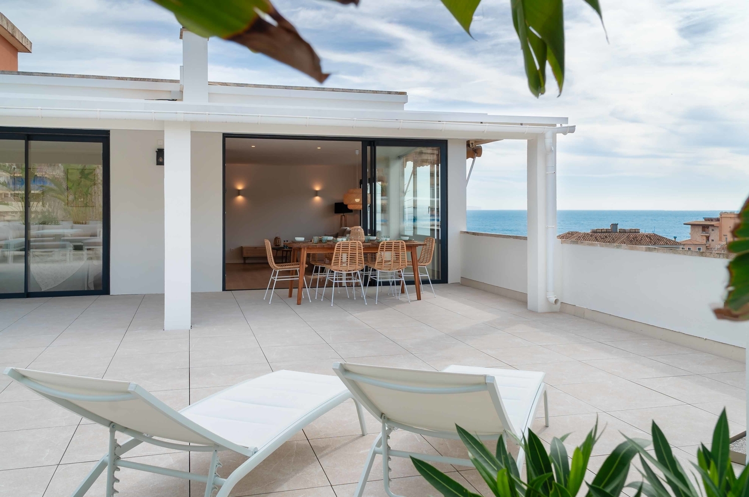 Excepcional Ático con 2 terrazas privadas, vistas al mar y piscina en Sant Agustí