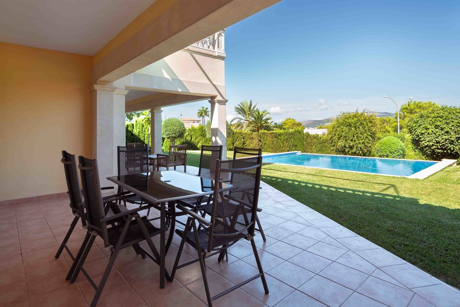 Charming VILLA wiith Infinity Pool and SEAVIEWS comes with a HOLIDAY RENTAL LICENSE in SANTA PONSA