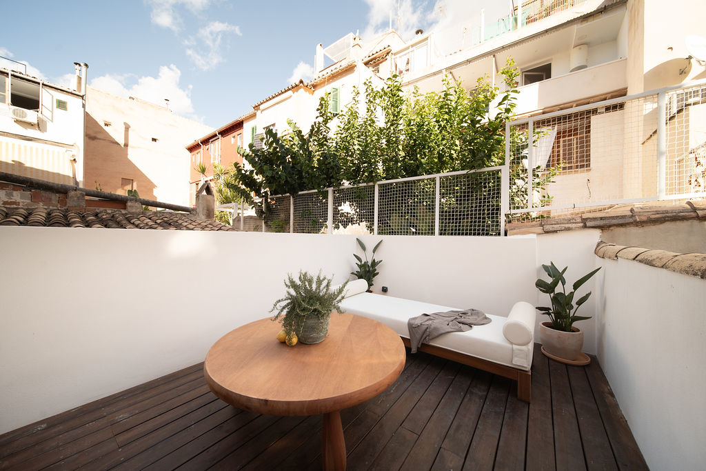 Renovierte Wohnung im modernen Stil in Santa Catalina mit privater Innenhof-Terrasse