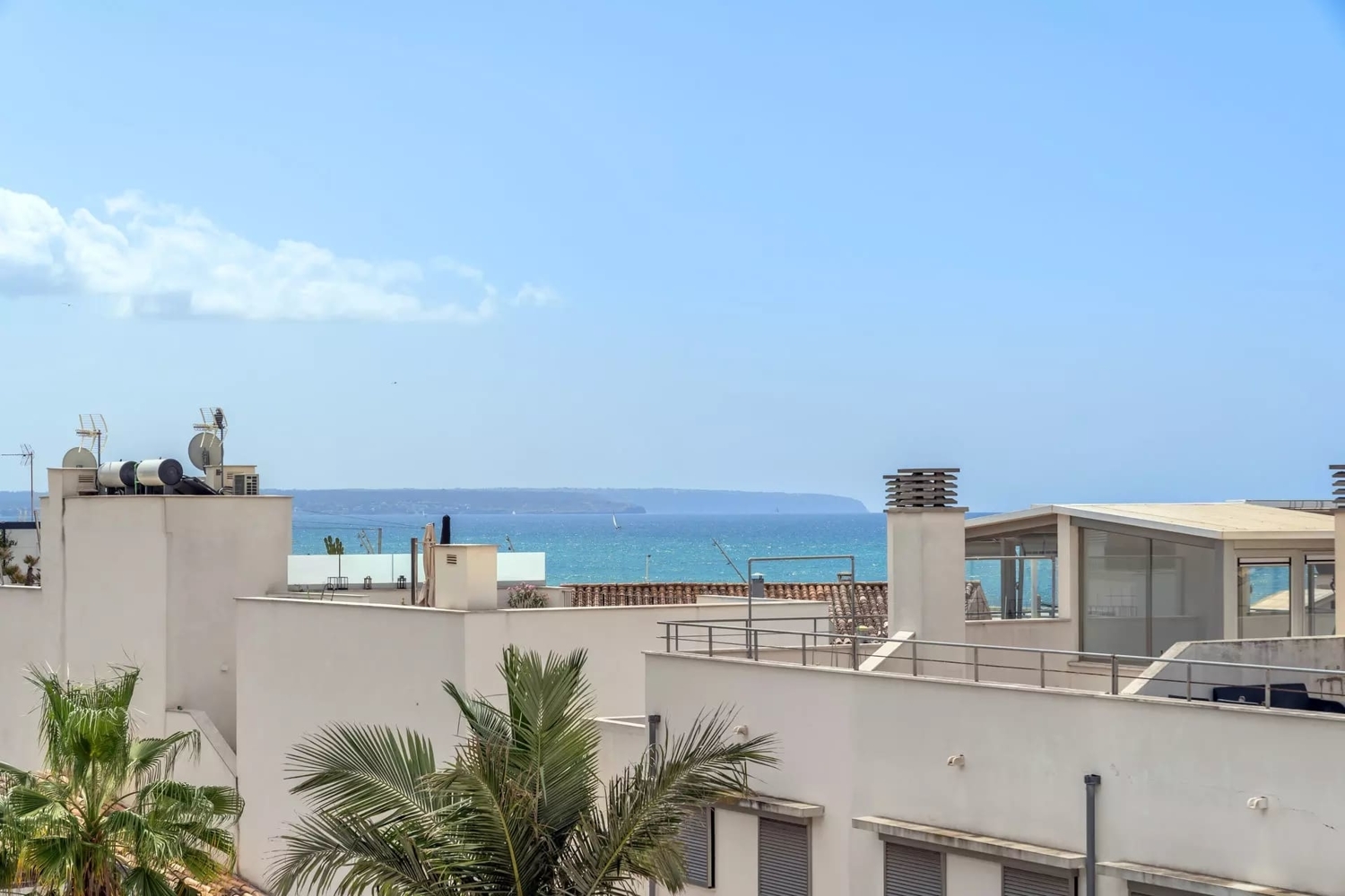 Stunning townhouse in Portixol with private roof terrace, pool and parking