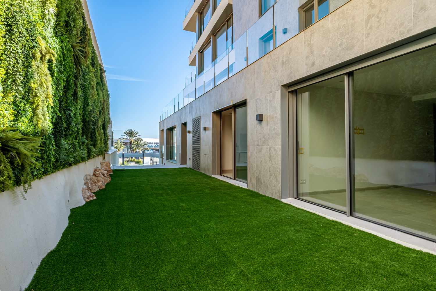 NEW LUXURY DEVELOPMENT FIRST LINE WITH TERRACE AND GARDEN IN PALMA