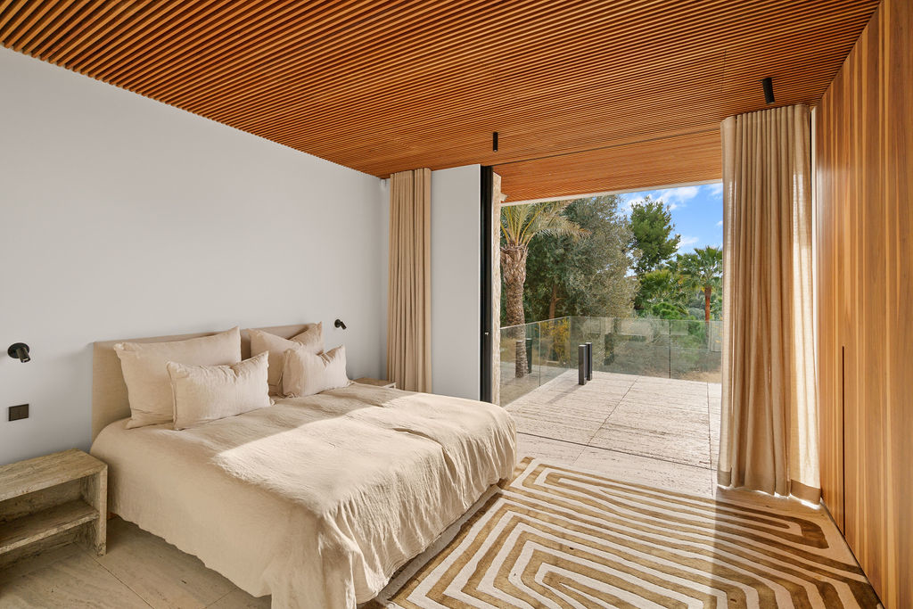 Cautivadora villa con vistas al mar en Old Bendinat con 950 m2 de lujosa vivienda
