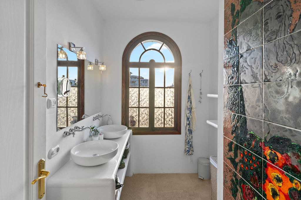 “Mama Mia Villa” – Casa de ensueño mediterráneo con impresionantes vistas al mar en Cala Mayor