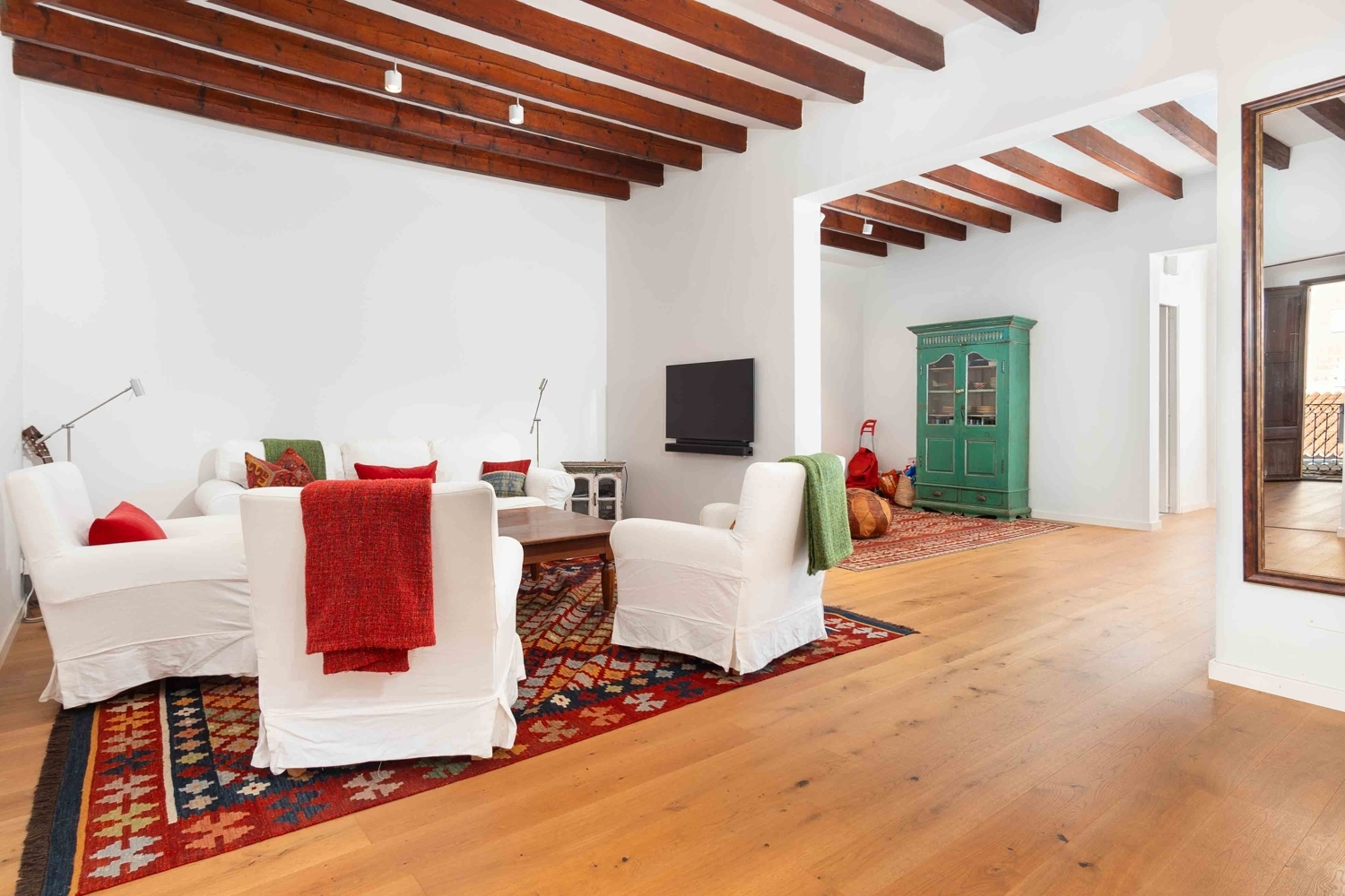 Fesselnde Duplex-Penthouse-Wohnung mit privater Terrasse im Herzen von Santa Catalina