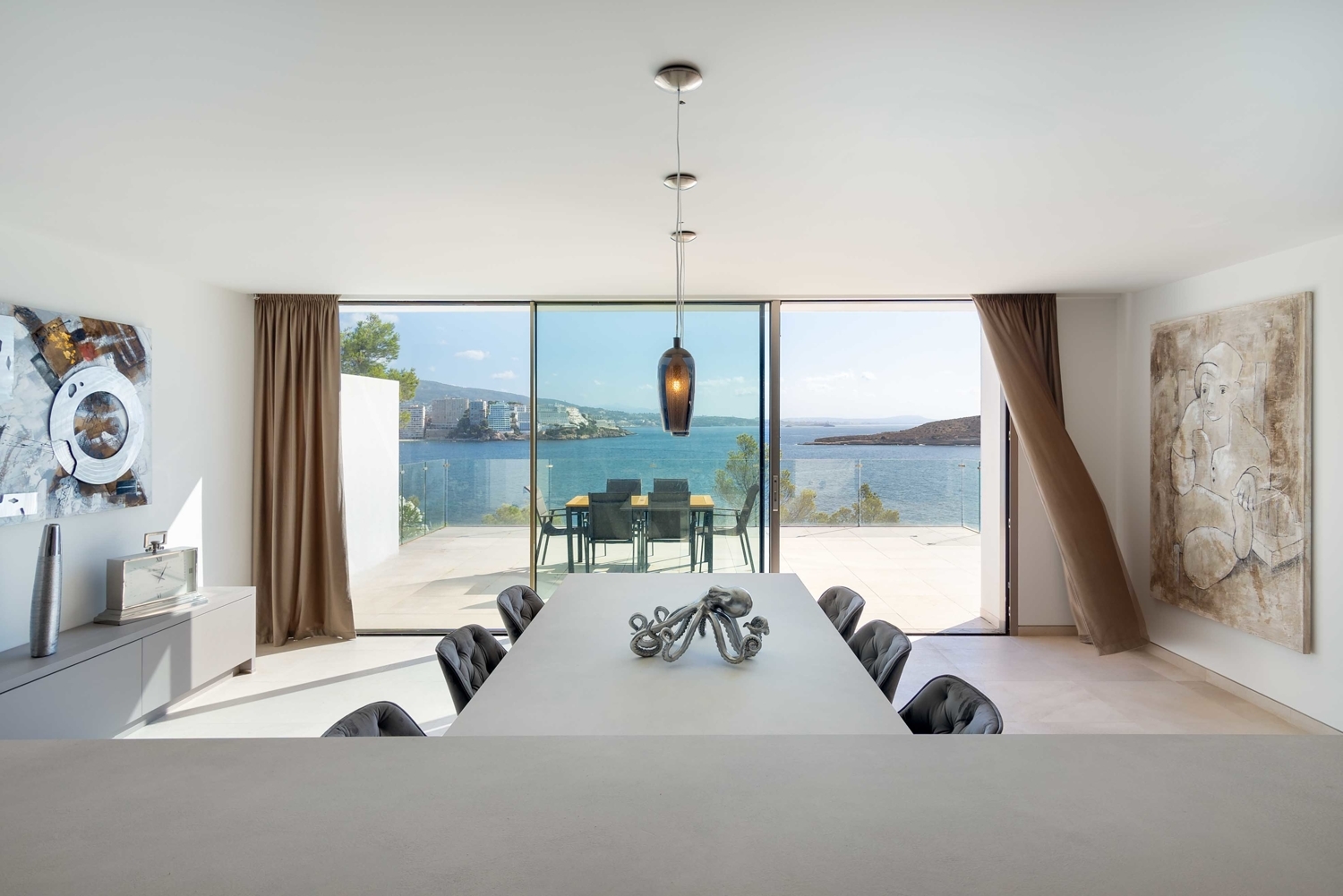 Villa moderna en primera línea de mar en Cala Vinyes