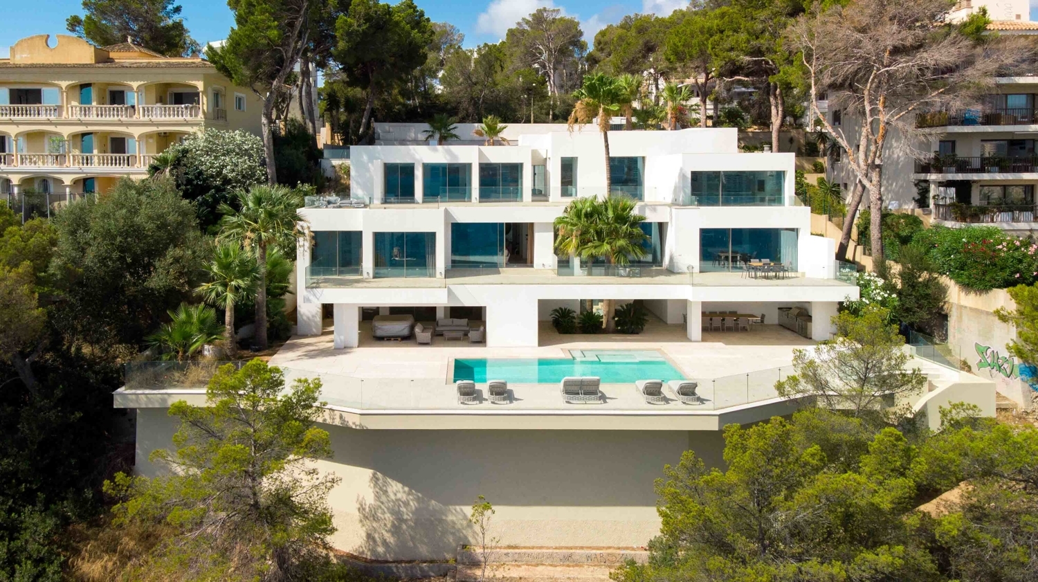 Moderne Villa in erster Meereslinie in Cala Vinyes